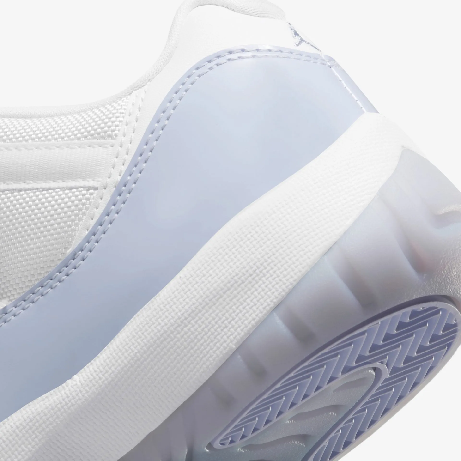 Jordan | WMN'S AIR JORDAN 11 LOW  { PURE VIOLET