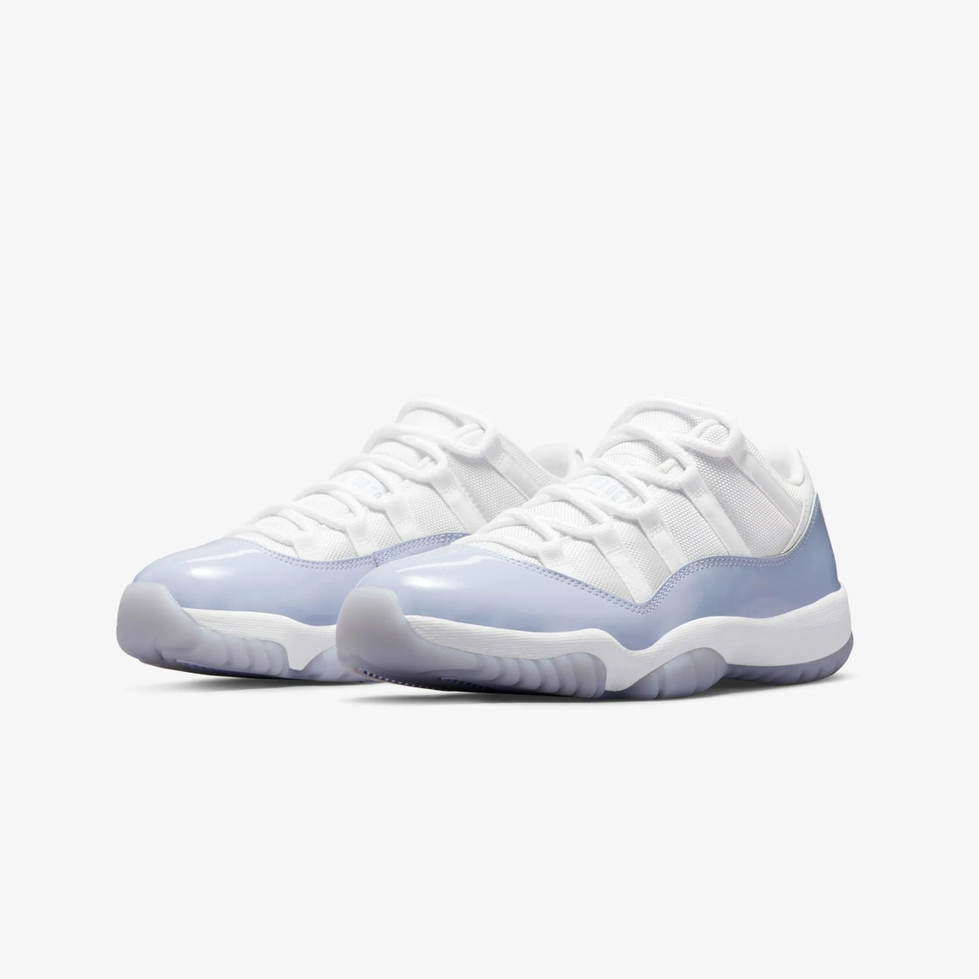 Jordan | WMN'S AIR JORDAN 11 LOW  { PURE VIOLET