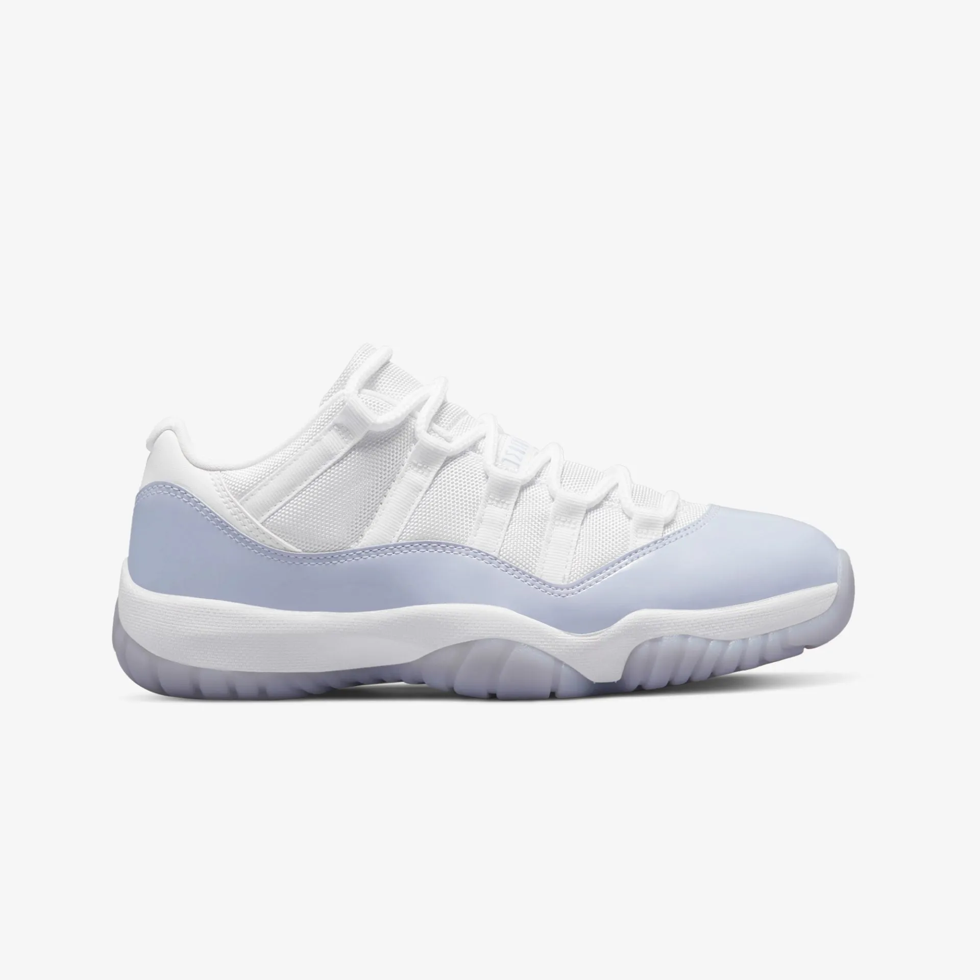 Jordan | WMN'S AIR JORDAN 11 LOW  { PURE VIOLET
