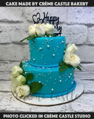 White Roses on Blue Cake